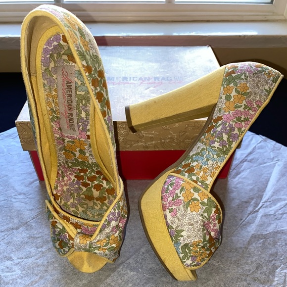 American Rag Floral Design Fabric High Heel Peep Toe Pump Sandal Size 8 - Picture 2 of 9